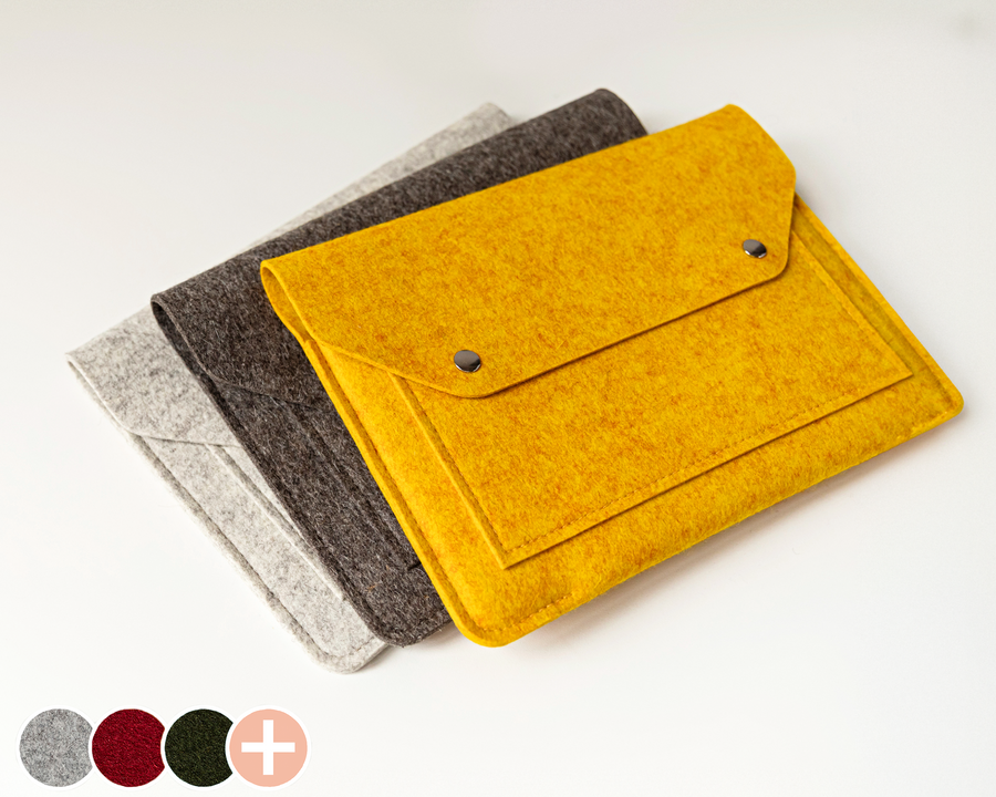 Felt Macbook case with pocket